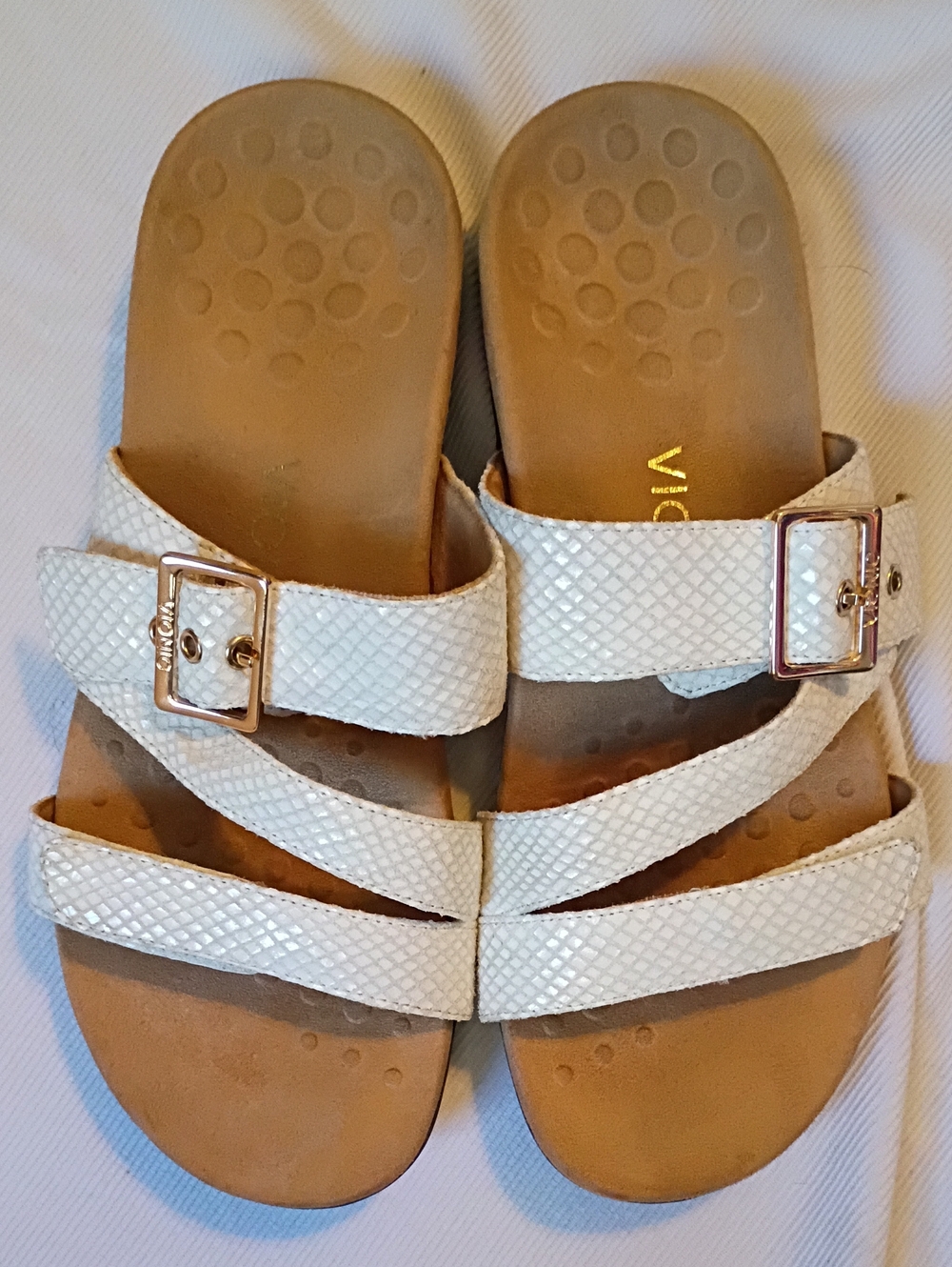Vionic Women’s White Strappy Buckle Slide Sandals
